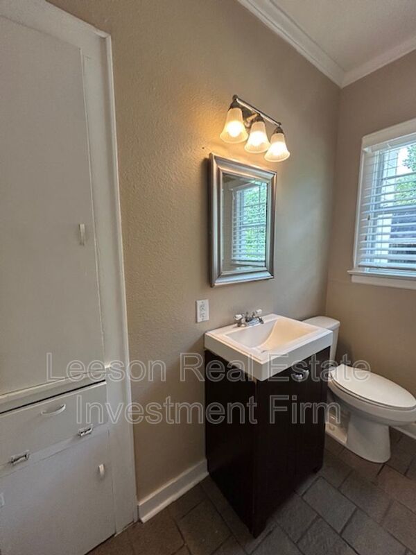 Beautiful 1 Bedroom 1 Bath Available In Highland property image