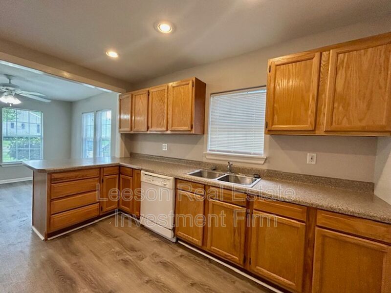 Elegant 3 Bedroom 2 Bath Home Available in South Highlands property image