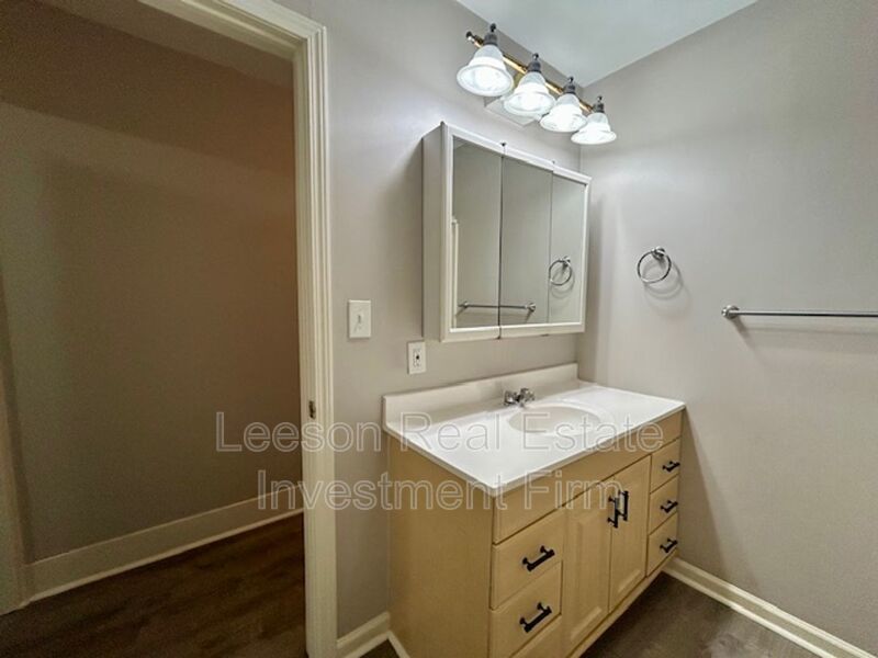 Elegant 3 Bedroom 2 Bath Home Available in South Highlands property image