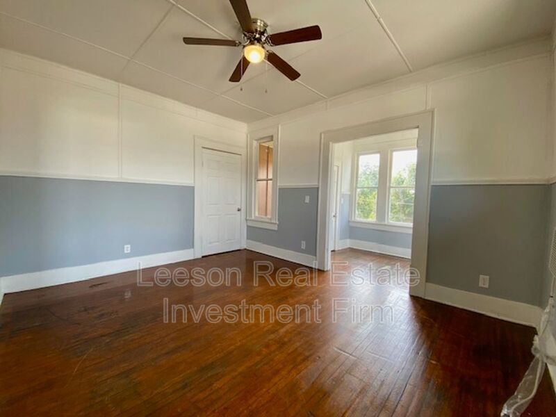 HISTORICAL HIGHLAND APARTMENTS FOR RENT !! 4 PLEX (Upstairs) property image