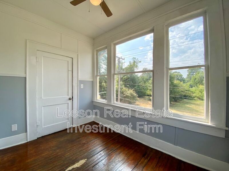 HISTORICAL HIGHLAND APARTMENTS FOR RENT !! 4 PLEX (Upstairs) property image