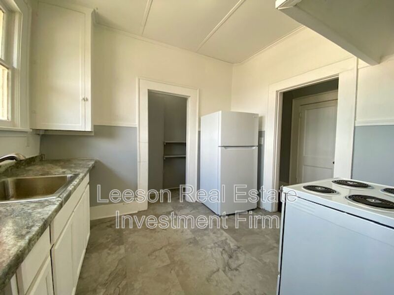 HISTORICAL HIGHLAND APARTMENTS FOR RENT !! 4 PLEX (Upstairs) property image