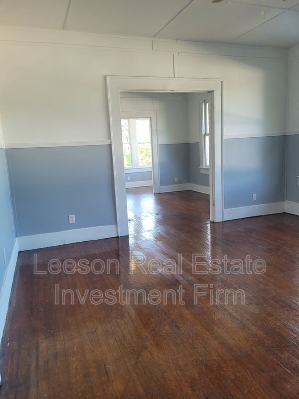 HISTORICAL HIGHLAND APARTMENTS FOR RENT !! 4 PLEX (Upstairs) property image