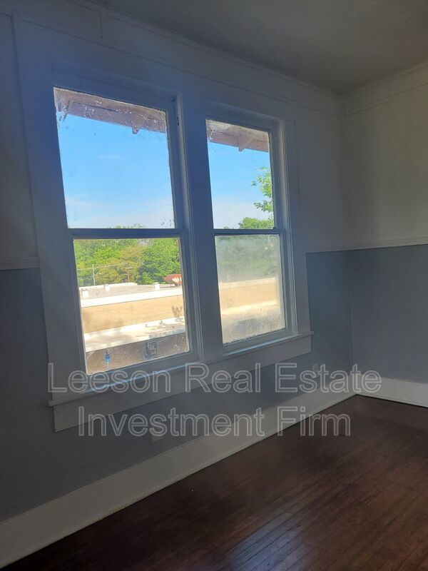 HISTORICAL HIGHLAND APARTMENTS FOR RENT !! 4 PLEX (Upstairs) property image