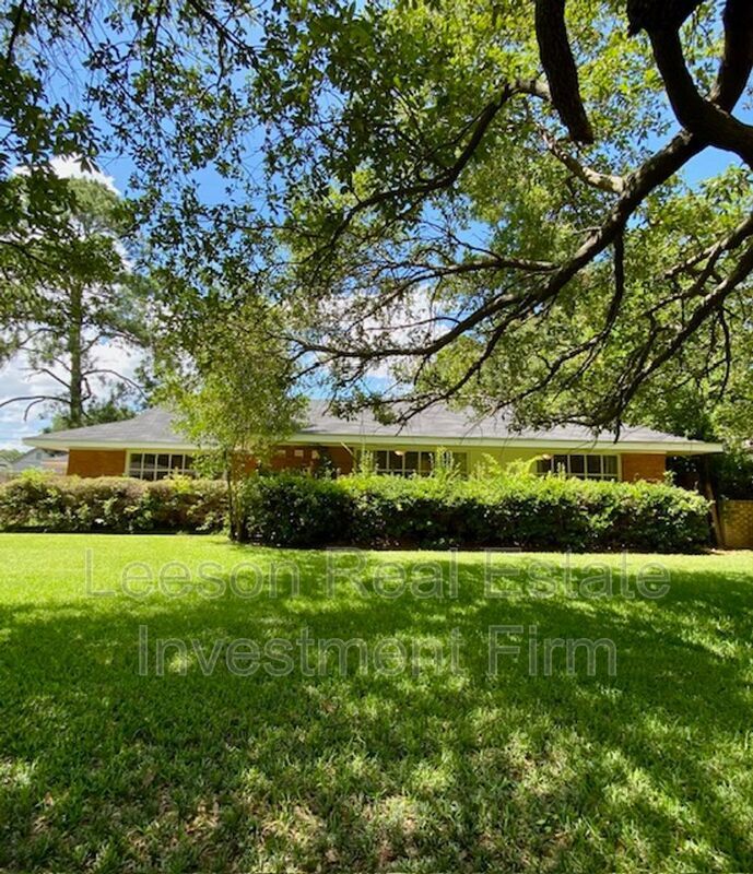 Welcome to Broadmoor!  Beautiful 3 Bedroom 2 Bath Rental Available property image