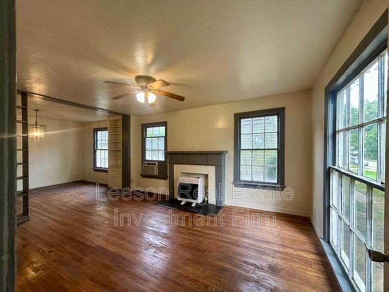 Charming 2 Bedroom 1 Bath Rental Available property image