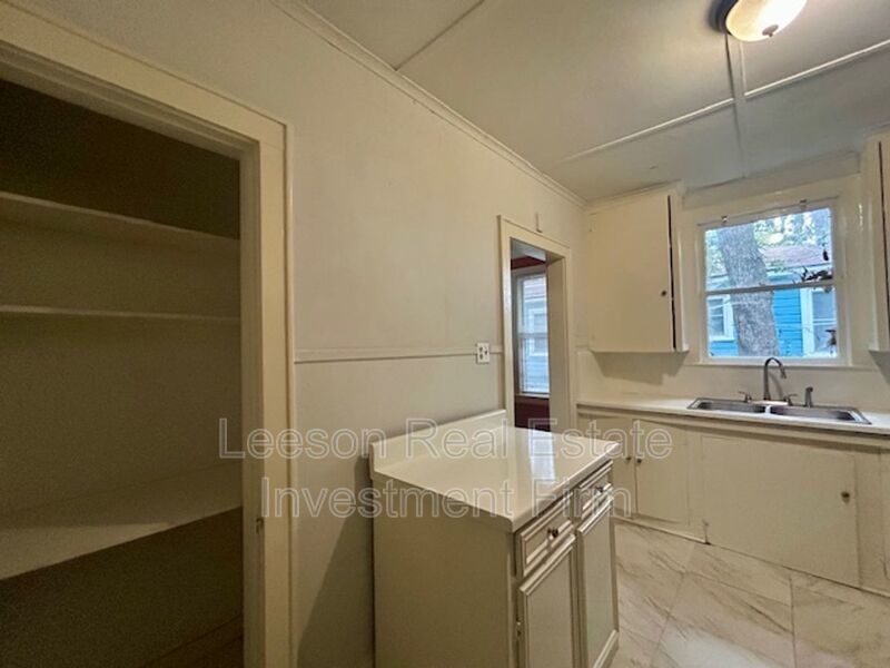 BEAUTIFUL, SPACIOUS 1 BEDROOM DUPLEX IN HIGHLAND property image