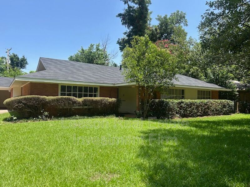 Welcome to Broadmoor!  Beautiful 3 Bedroom 2 Bath Rental Available property image