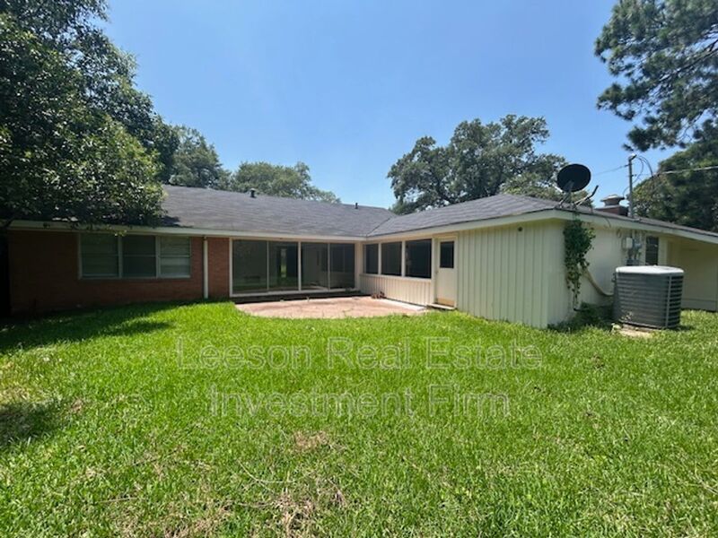 Welcome to Broadmoor!  Beautiful 3 Bedroom 2 Bath Rental Available property image