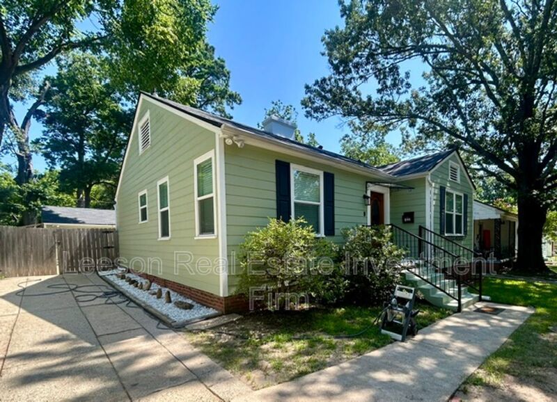 Gorgeous 3 bedroom 2 bath home in Highland/Stoner Hill Neighborhood property image