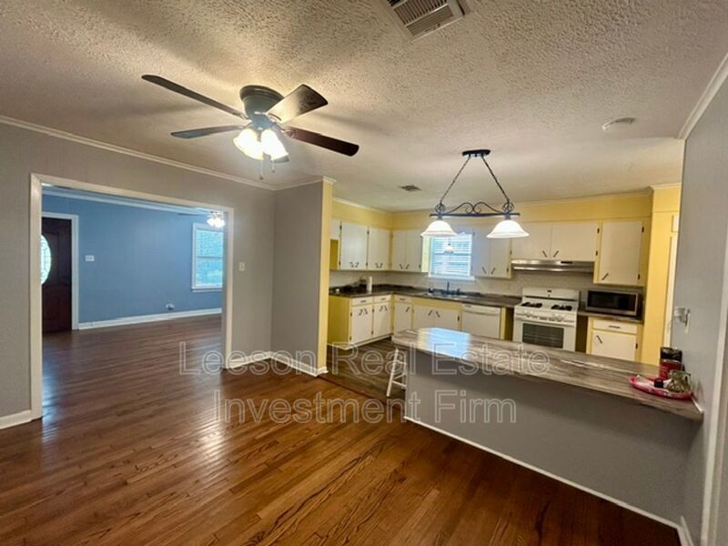 Gorgeous 3 bedroom 2 bath home in Highland/Stoner Hill Neighborhood property image