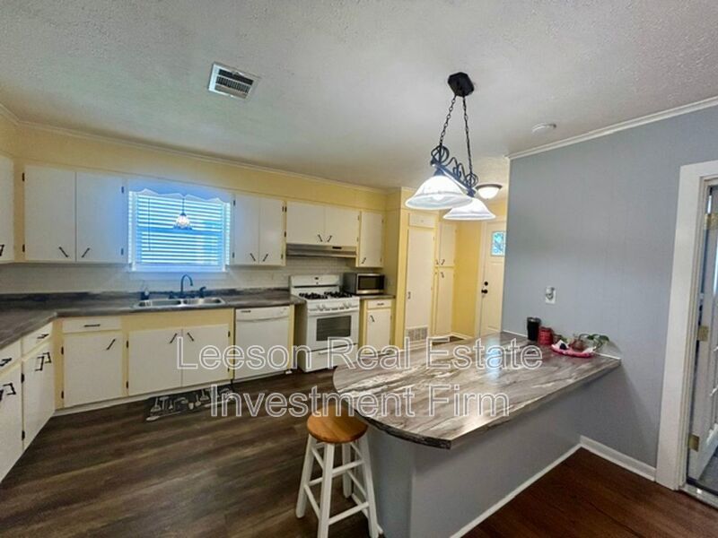 Gorgeous 3 bedroom 2 bath home in Highland/Stoner Hill Neighborhood property image