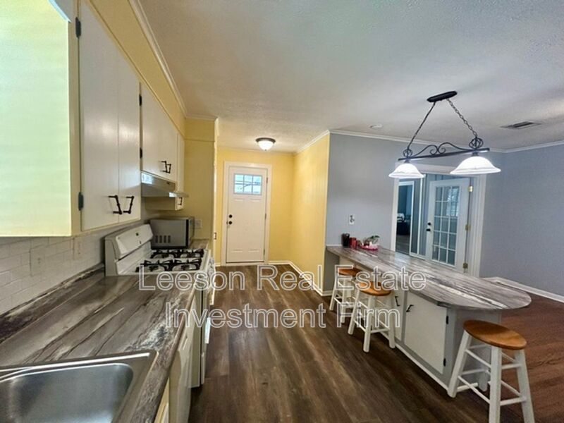 Gorgeous 3 bedroom 2 bath home in Highland/Stoner Hill Neighborhood property image