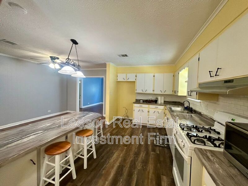 Gorgeous 3 bedroom 2 bath home in Highland/Stoner Hill Neighborhood property image