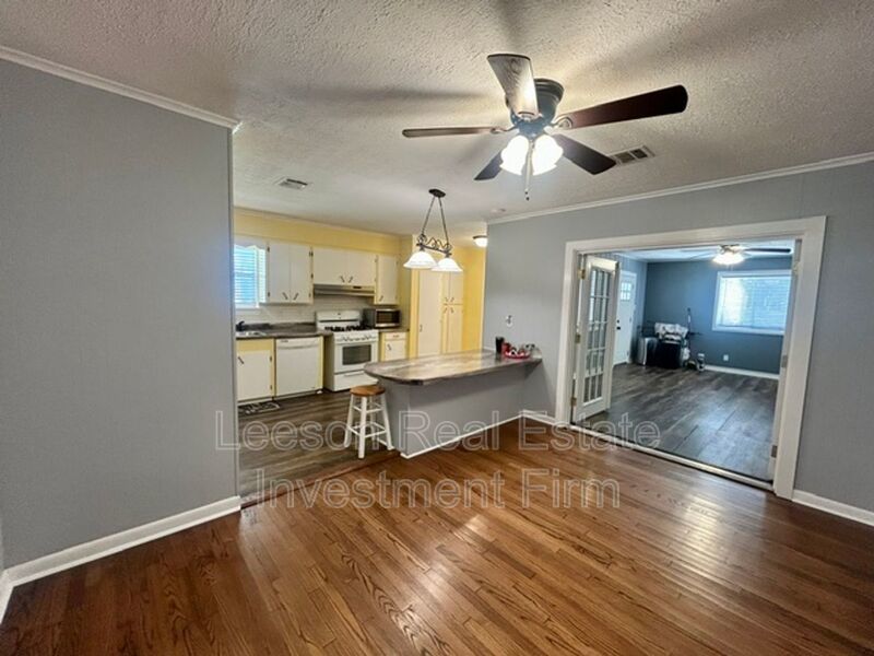 Gorgeous 3 bedroom 2 bath home in Highland/Stoner Hill Neighborhood property image