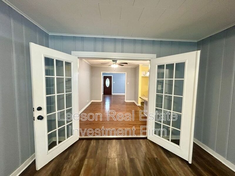 Gorgeous 3 bedroom 2 bath home in Highland/Stoner Hill Neighborhood property image