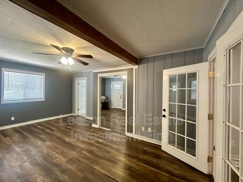 Gorgeous 3 bedroom 2 bath home in Highland/Stoner Hill Neighborhood property image