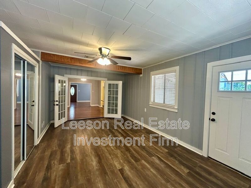 Gorgeous 3 bedroom 2 bath home in Highland/Stoner Hill Neighborhood property image