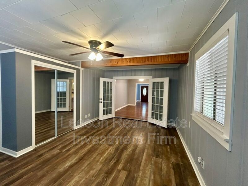 Gorgeous 3 bedroom 2 bath home in Highland/Stoner Hill Neighborhood property image
