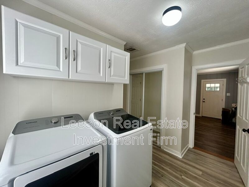 Gorgeous 3 bedroom 2 bath home in Highland/Stoner Hill Neighborhood property image
