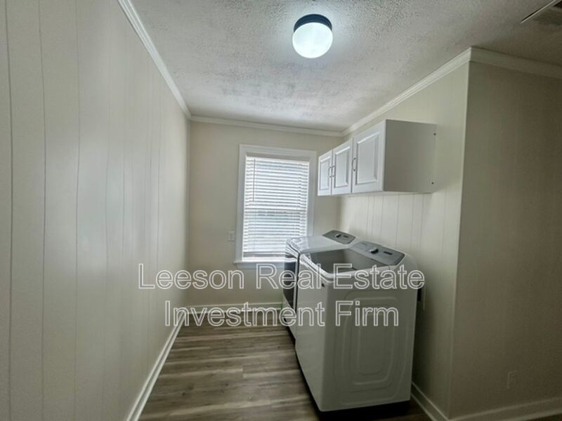 Gorgeous 3 bedroom 2 bath home in Highland/Stoner Hill Neighborhood property image