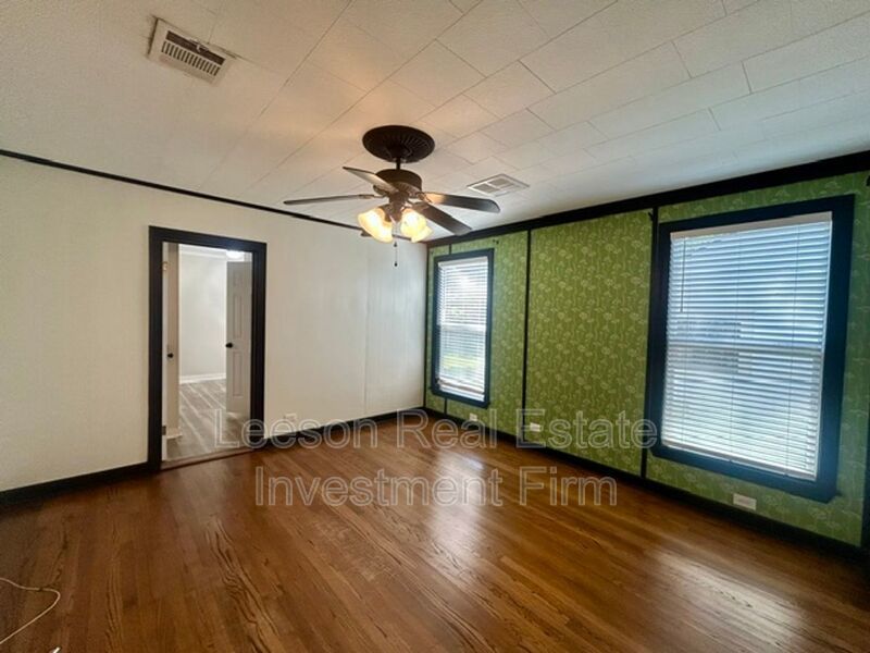 Gorgeous 3 bedroom 2 bath home in Highland/Stoner Hill Neighborhood property image