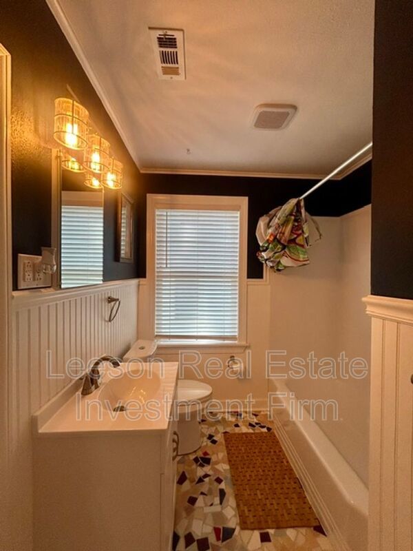 Gorgeous 3 bedroom 2 bath home in Highland/Stoner Hill Neighborhood property image
