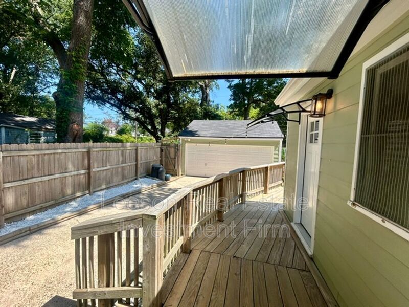Gorgeous 3 bedroom 2 bath home in Highland/Stoner Hill Neighborhood property image