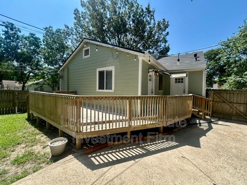 Gorgeous 3 bedroom 2 bath home in Highland/Stoner Hill Neighborhood property image