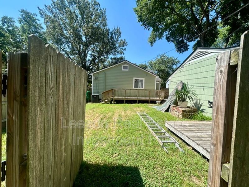 Gorgeous 3 bedroom 2 bath home in Highland/Stoner Hill Neighborhood property image