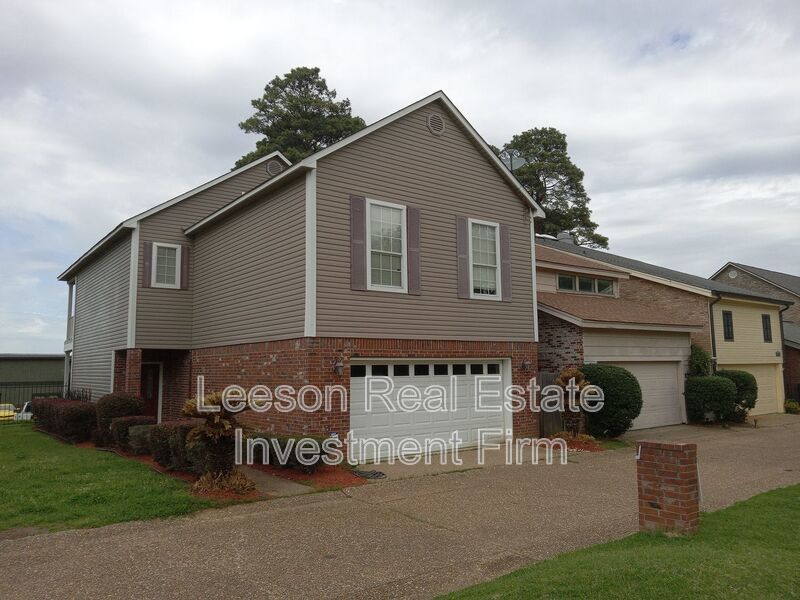 BEAUTIFUL 3 BEDROOM 2 BATHROOM LAKEFRONT HOME property image