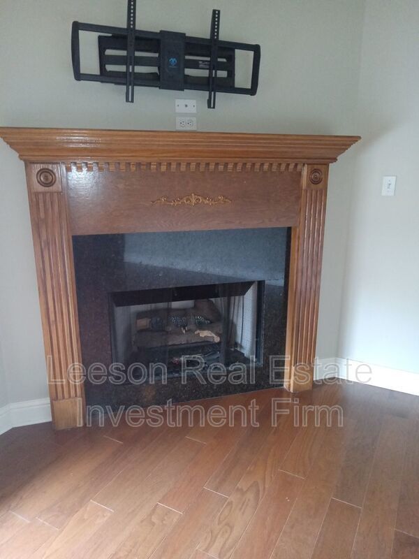BEAUTIFUL 3 BEDROOM 2 BATHROOM LAKEFRONT HOME property image