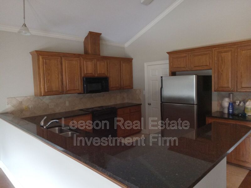 BEAUTIFUL 3 BEDROOM 2 BATHROOM LAKEFRONT HOME property image