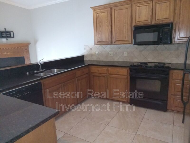 BEAUTIFUL 3 BEDROOM 2 BATHROOM LAKEFRONT HOME property image