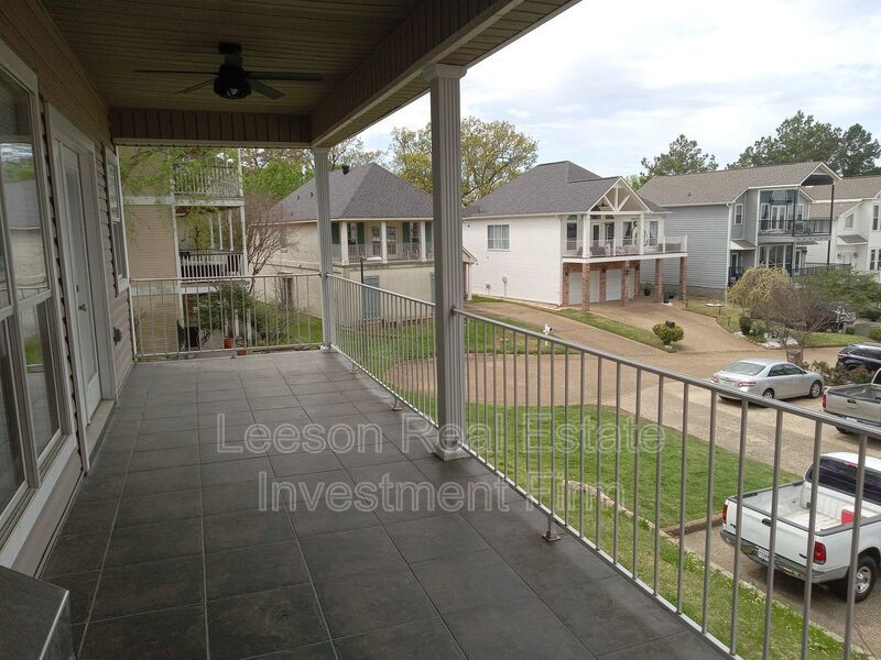 BEAUTIFUL 3 BEDROOM 2 BATHROOM LAKEFRONT HOME property image