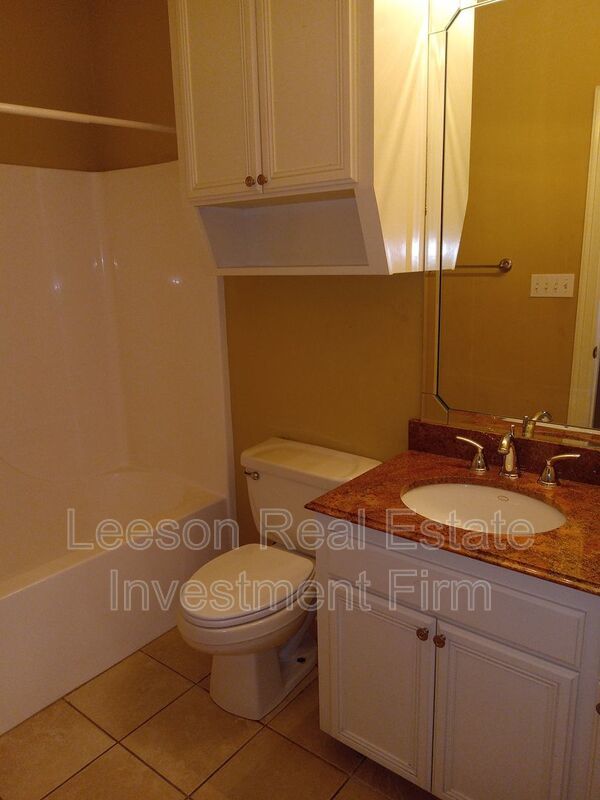 BEAUTIFUL 3 BEDROOM 2 BATHROOM LAKEFRONT HOME property image