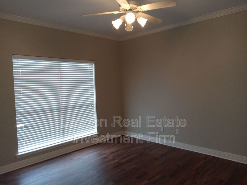 BEAUTIFUL 3 BEDROOM 2 BATHROOM LAKEFRONT HOME property image