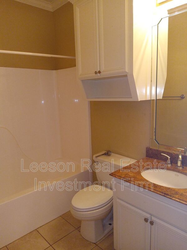 BEAUTIFUL 3 BEDROOM 2 BATHROOM LAKEFRONT HOME property image