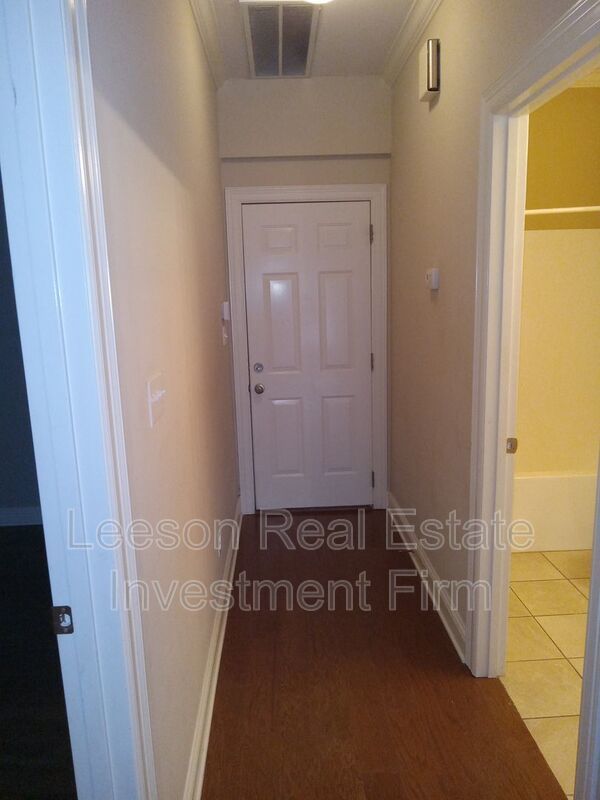 BEAUTIFUL 3 BEDROOM 2 BATHROOM LAKEFRONT HOME property image