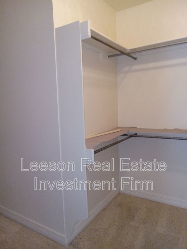 BEAUTIFUL 3 BEDROOM 2 BATHROOM LAKEFRONT HOME property image