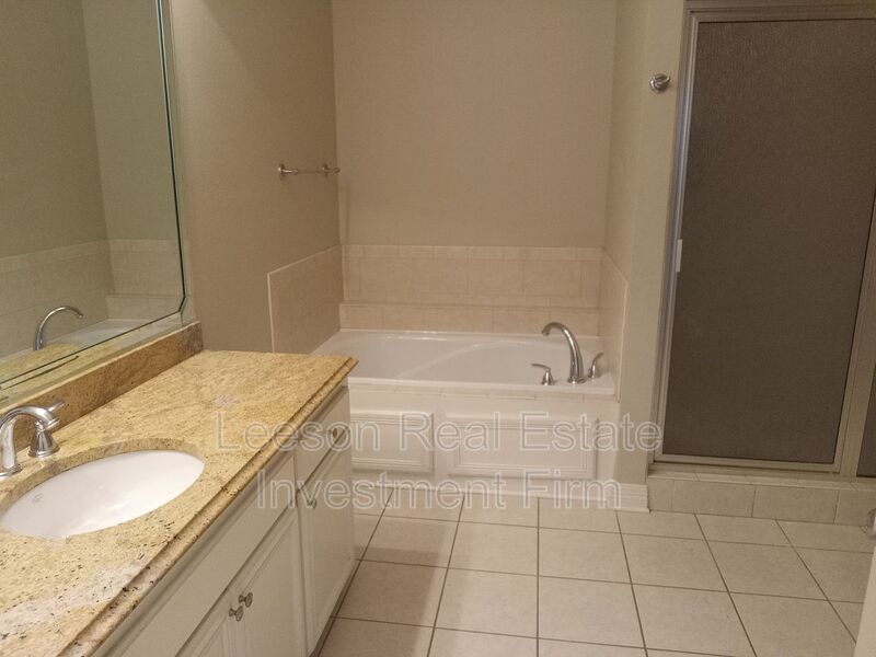 BEAUTIFUL 3 BEDROOM 2 BATHROOM LAKEFRONT HOME property image