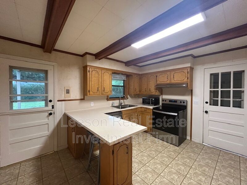 3 Bedroom 1.5 Bath Home Available in Broadmoor Neighborhood! property image