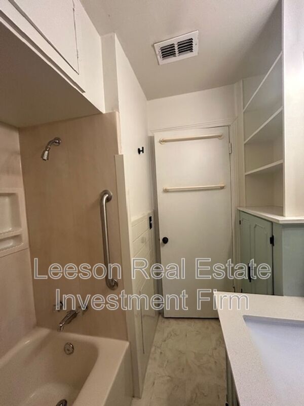 3 Bedroom 1.5 Bath Home Available in Broadmoor Neighborhood! property image