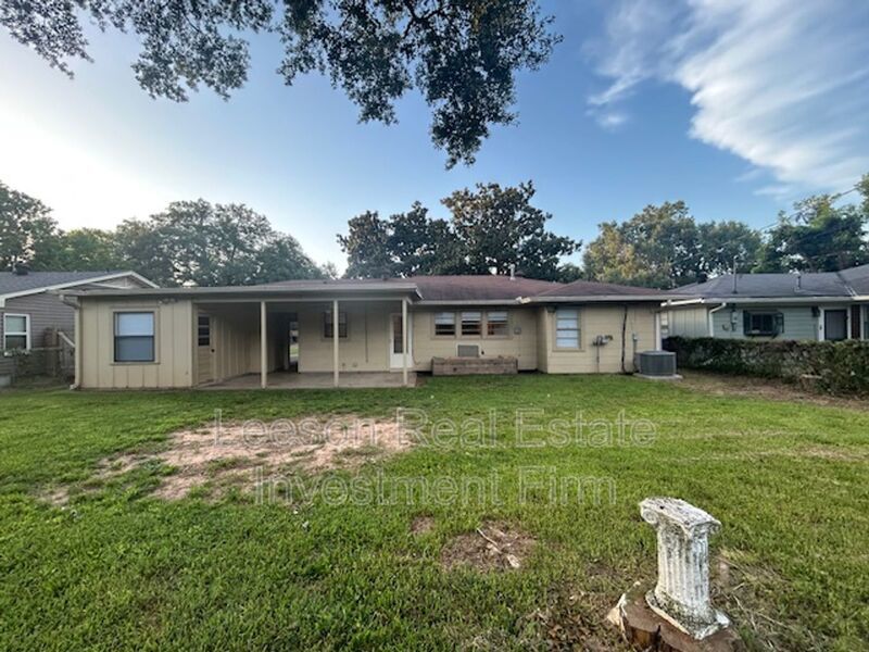 3 Bedroom 1.5 Bath Home Available in Broadmoor Neighborhood! property image