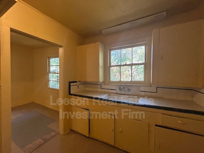 2 Bedroom 1 Bath Available Rent property image