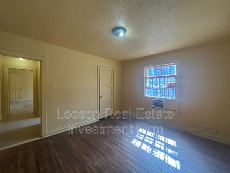 2 Bedroom 1 Bath Available Rent property image
