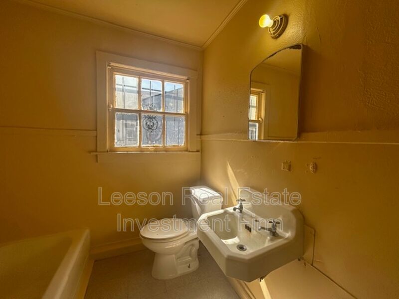 2 Bedroom 1 Bath Available Rent property image