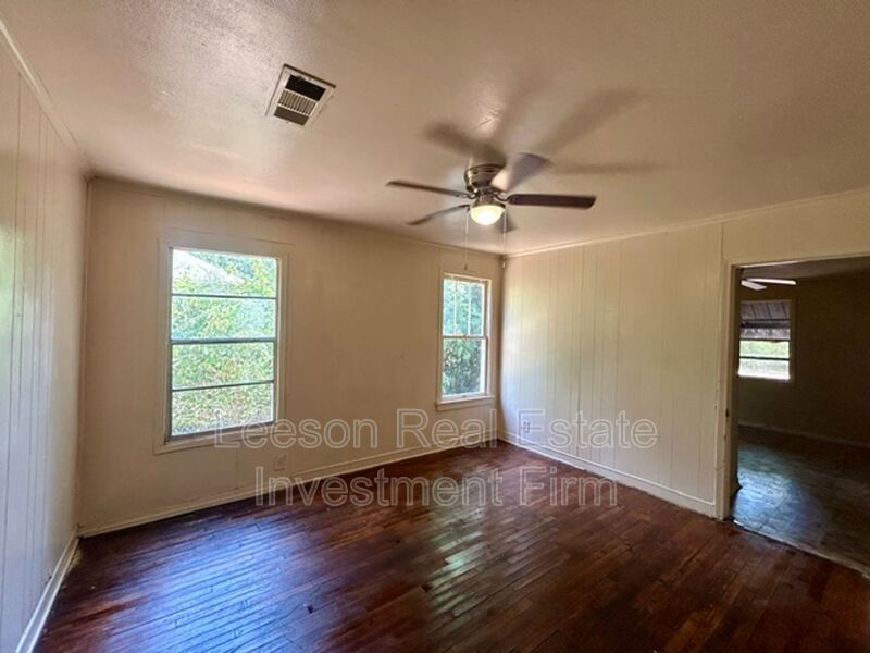 4 Bedroom 1.5 Bath Home Available in Queensborough Neighborhood! property image