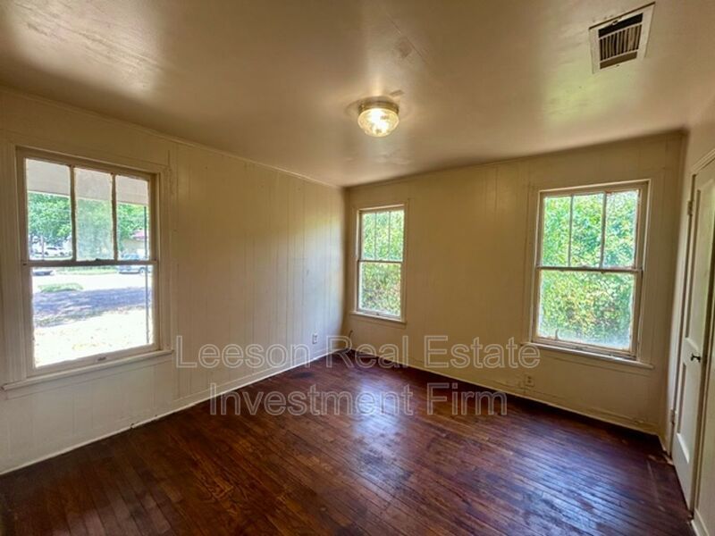4 Bedroom 1.5 Bath Home Available in Queensborough Neighborhood! property image