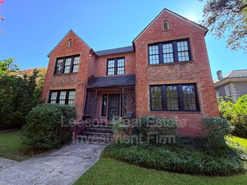 Beautiful 1 Bedroom 1 Bath on Fairfield with Lots of Character! property image